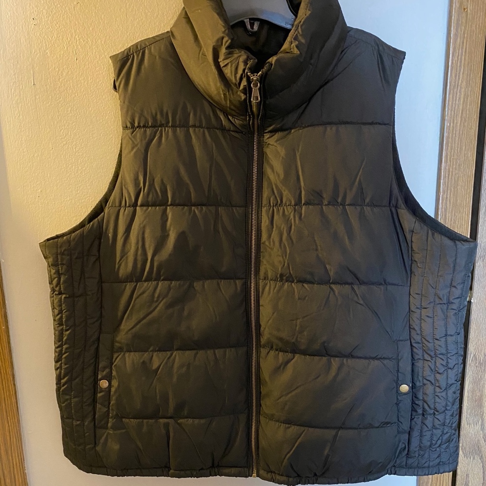 Old Navy puffer vest (Size XXL)